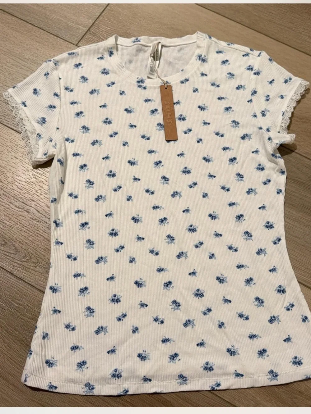 SKIMS White Short Sleeve Tee with Blue Floral Print - Picture 1 of 1